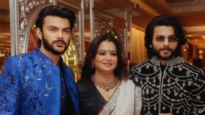 A Comprehensive Guide To Shikhar Pahariya's Parents