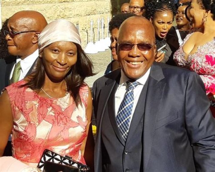 Aaron Motsoaledi's Wife's Age: Uncovering The Truth