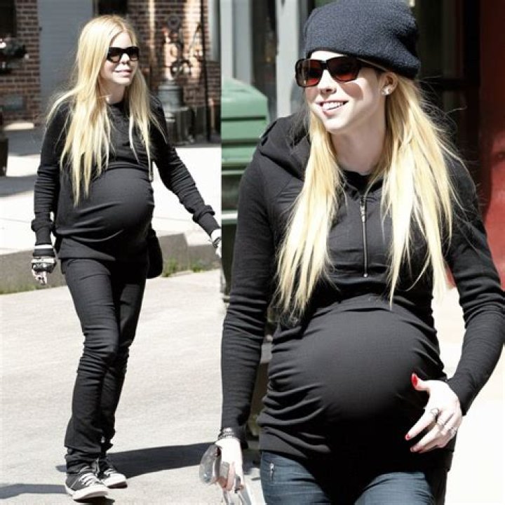 Is Avril Lavigne Expecting? Exploring The Rumors Of "Avril Lavigne Schwanger"