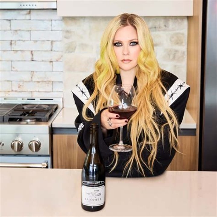 Unveiling Avril Lavigne's Weight Journey: A Look At Her Transformation
