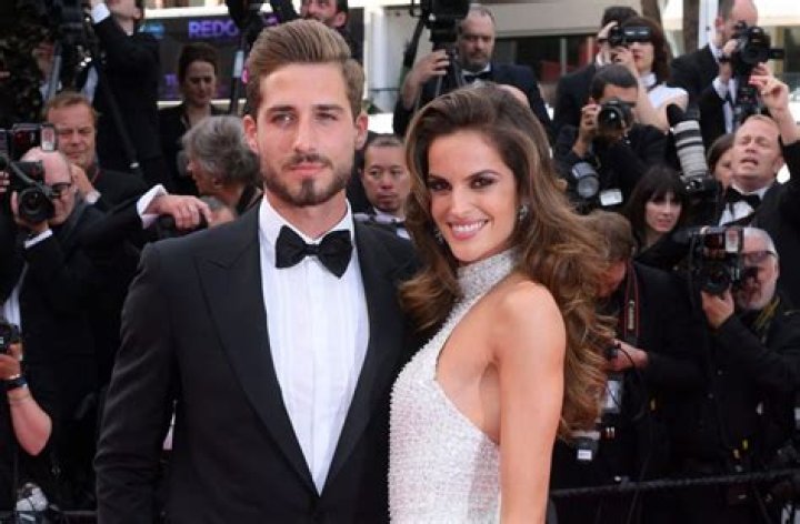 Unveiling The Timeless Beauty: Izabel Goulart Age And More