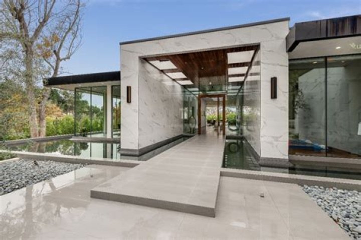 Zach Buys Lavish Beverly Hills Mansion: An Exclusive Look